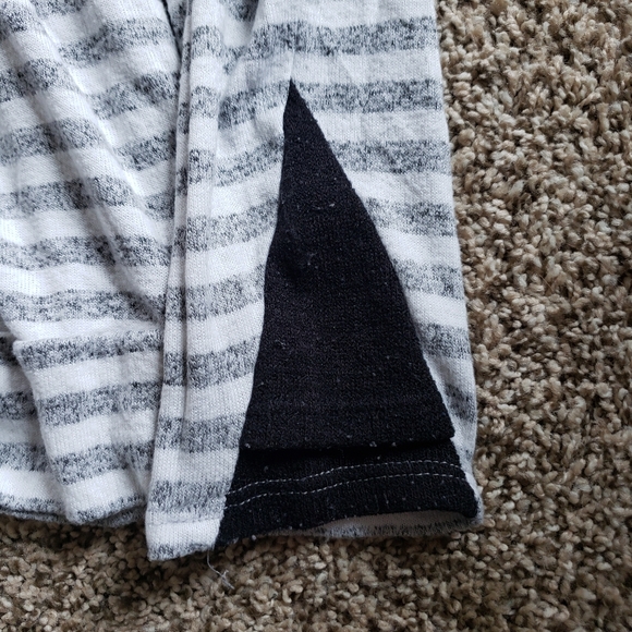 Long Sleeve Hooded Pullover - Picture 3 of 5